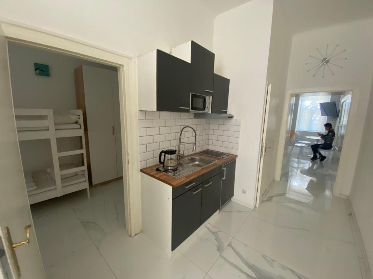 Cool City Center Apt. @ Metro And Shopping Street Відень Екстер'єр фото